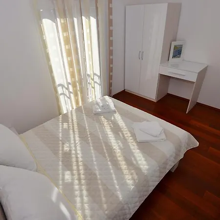 Apartament Coratina *