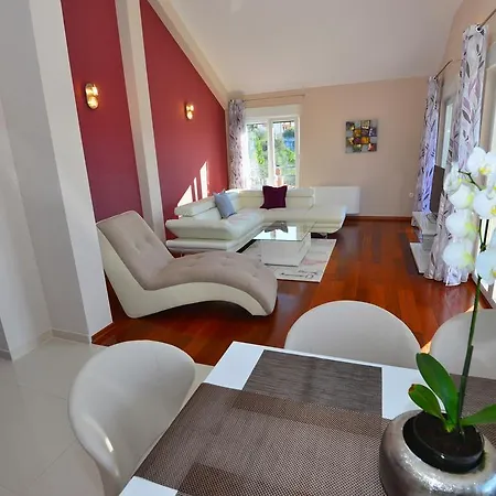 Apartament Coratina *