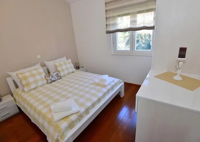 Coratina Апартаменти Трогір