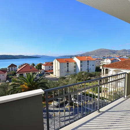 Apartment Coratina Trogir