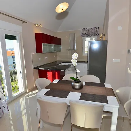 아파트 Coratina 트로기르