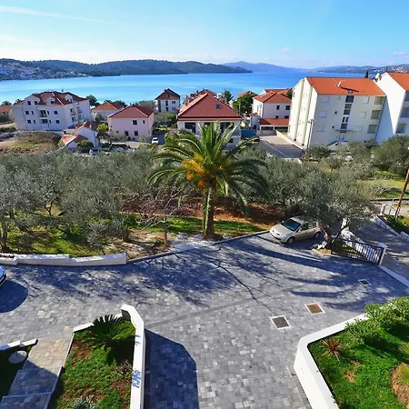 Coratina Apartment *