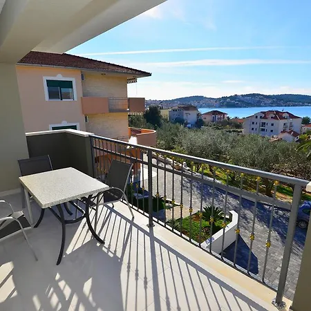 Coratina 아파트 트로기르